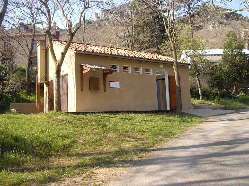 sanitaires camping le Rozier